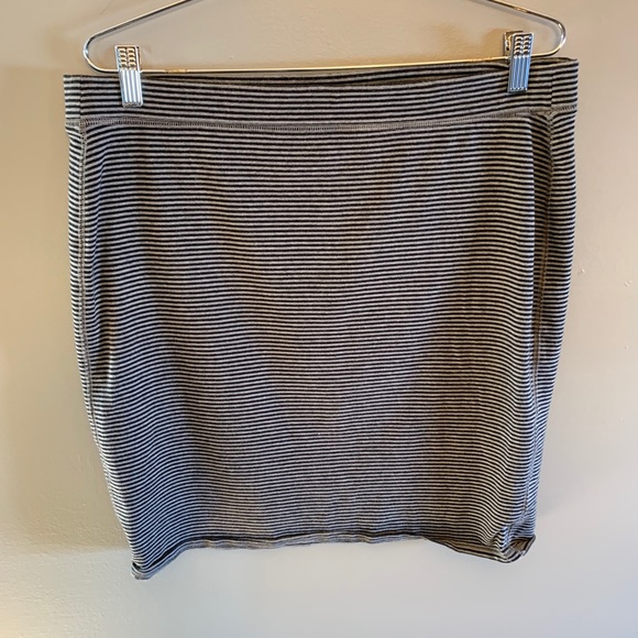 Old Navy Spandex skirt, L - Picture 3 of 4